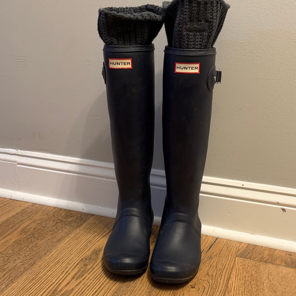 Hunter Women's Navy Rain Boots with Gray Cuff - Picture 3 of 10